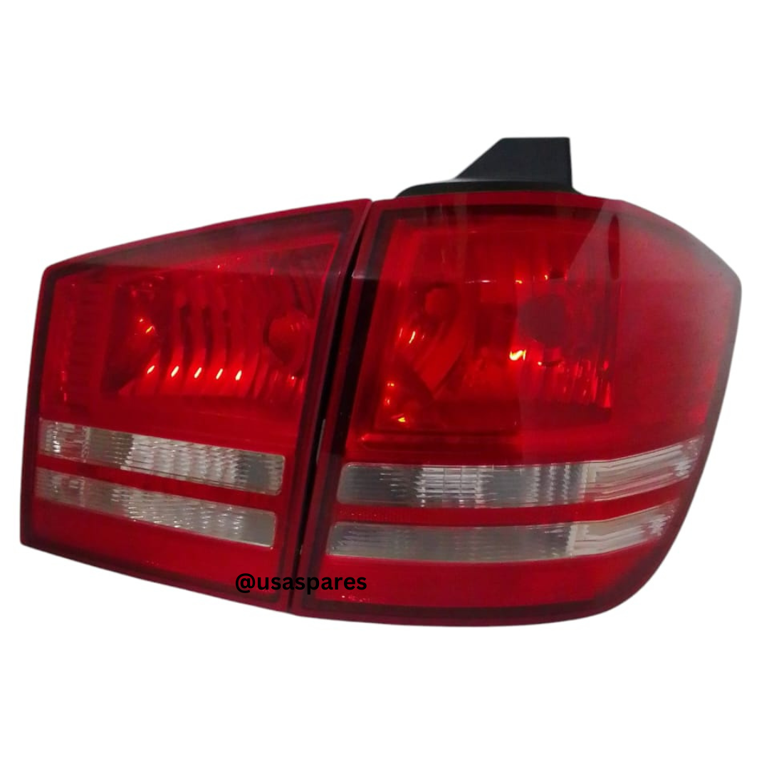 Used inner and outer tail lights for Dodge Journey – OEM rear lighting components in good condition for replacement and enhanced road safety.