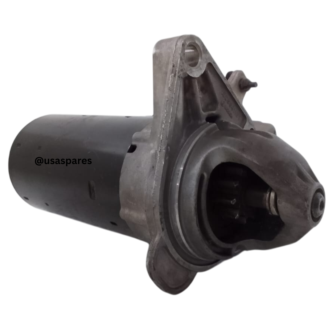 Used starter motor for Jeep Grand Cherokee 3.0 WK2, ideal for reliable engine ignition replacement.