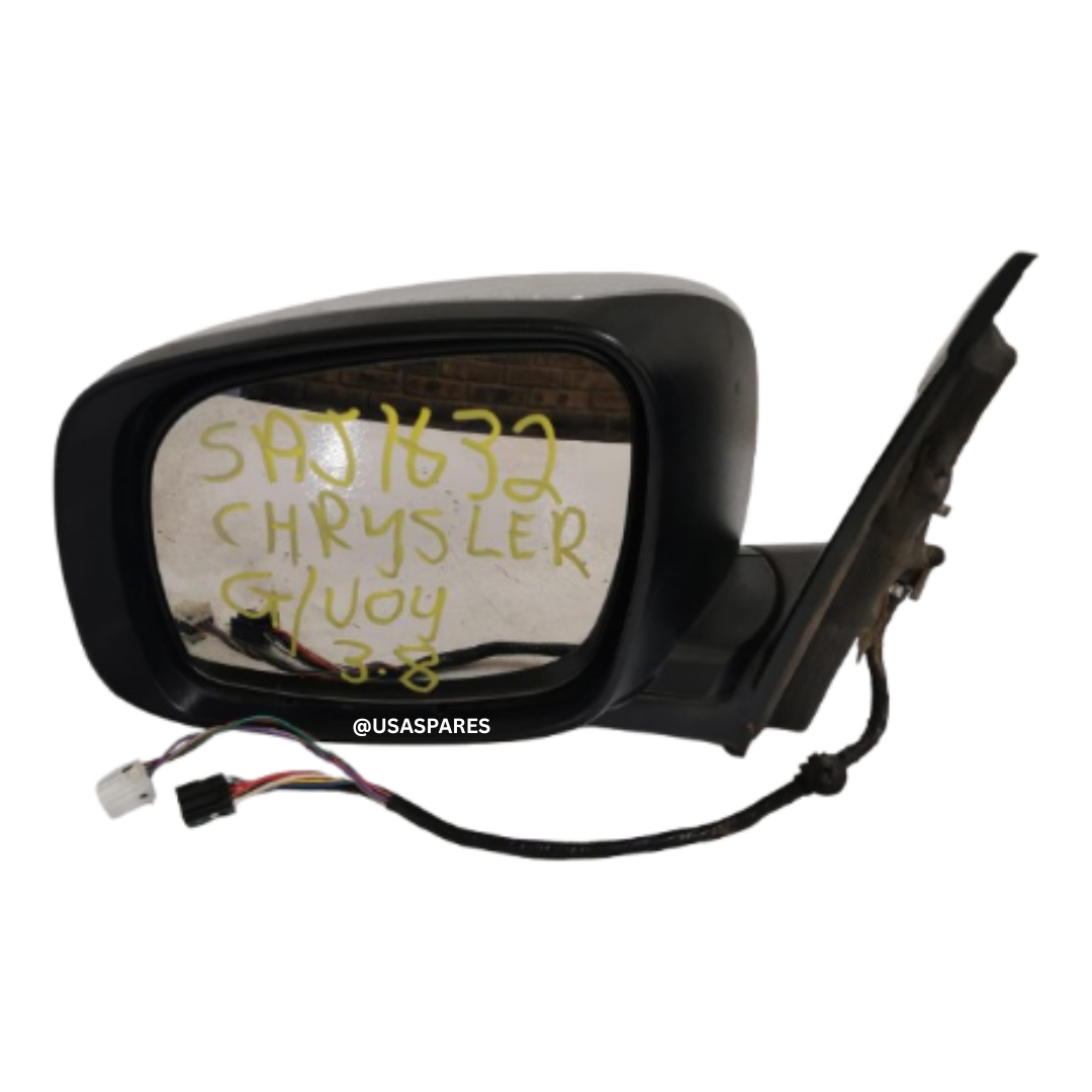 Used Chrysler Grand Voyager door mirrors in good condition, offering original fit and clear visibility, ideal for replacement or repair.