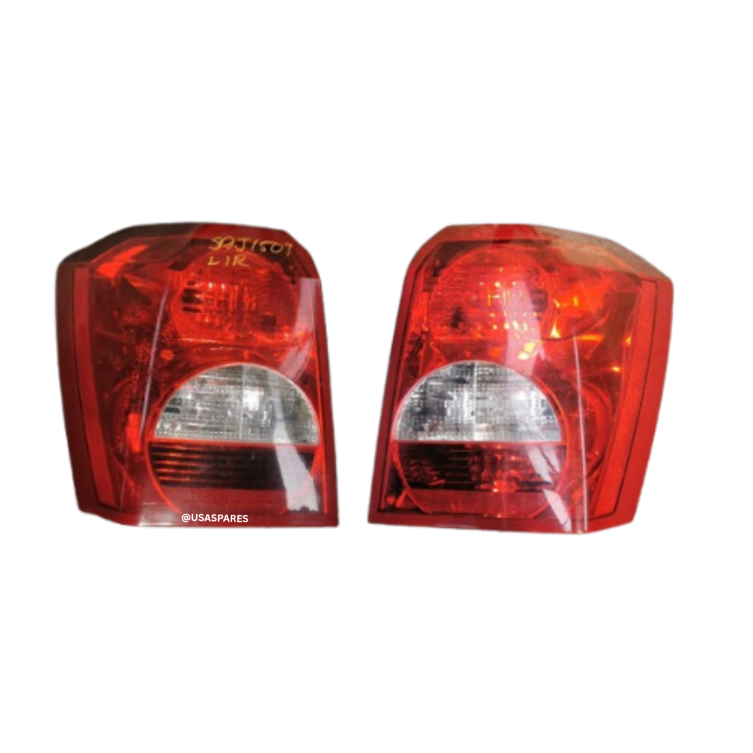 Used Dodge Caliber tail lights in good condition, complete with lens and wiring, suitable for direct replacement and restoring rear visibility.
