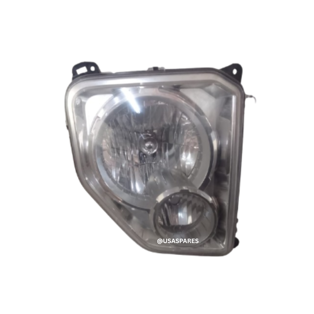 Jeep Cherokee 3.7 KK used Headlights in good condition, showcasing durable housing and clear lens for optimal road visibility.