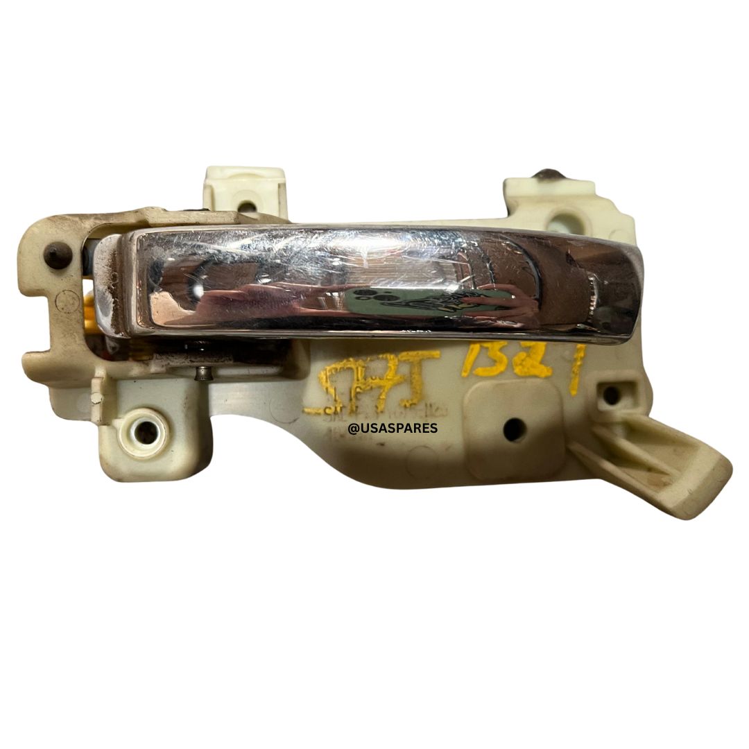 Jeep Cherokee 2.8 KJ Used Inner Door Handle – OEM interior handle for smooth and reliable door operation.